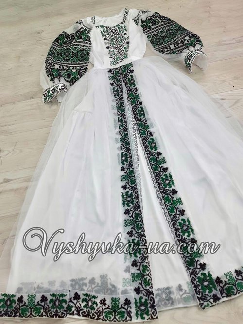 Шовкова вишита сукня з фатіновою накидкою «Лісова чарівниця»