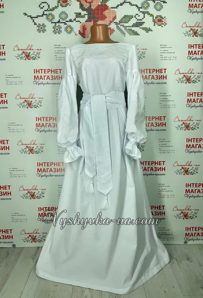 Women's embroidered dress in the style of boho with an open back "Flowering apple tree"