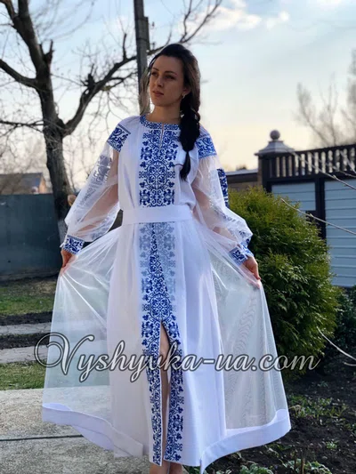 Vishita cloth with a cape "Inessa"