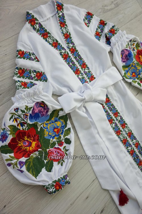Women's embroidered dress in the style of boho "Find"