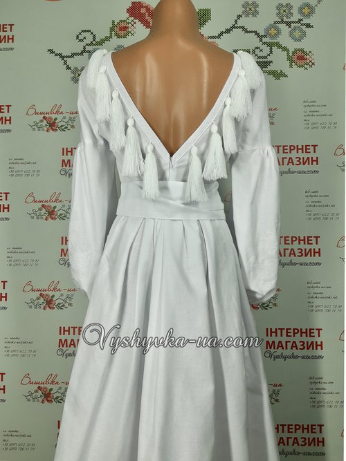 Women's embroidered dress in the style of boho with an open back "Flowering apple tree"